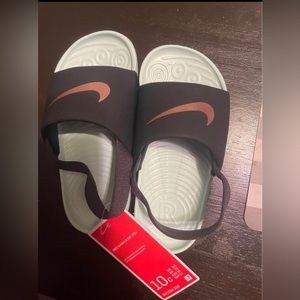 Brand new toddler girls Nike sandals